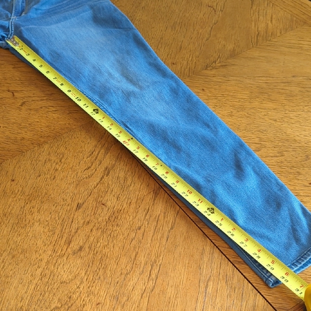 Hollister Women's Light Denim Skinny Jeans - Picture 9 of 10